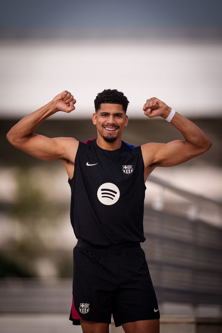 wallpaper for phone Ronald Araujo