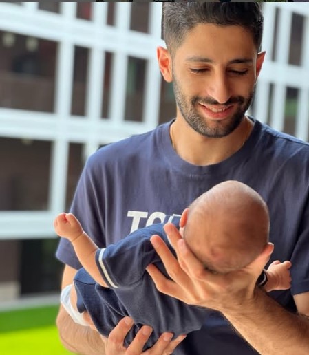عکس میلاد عبادی پور و فرزندانش