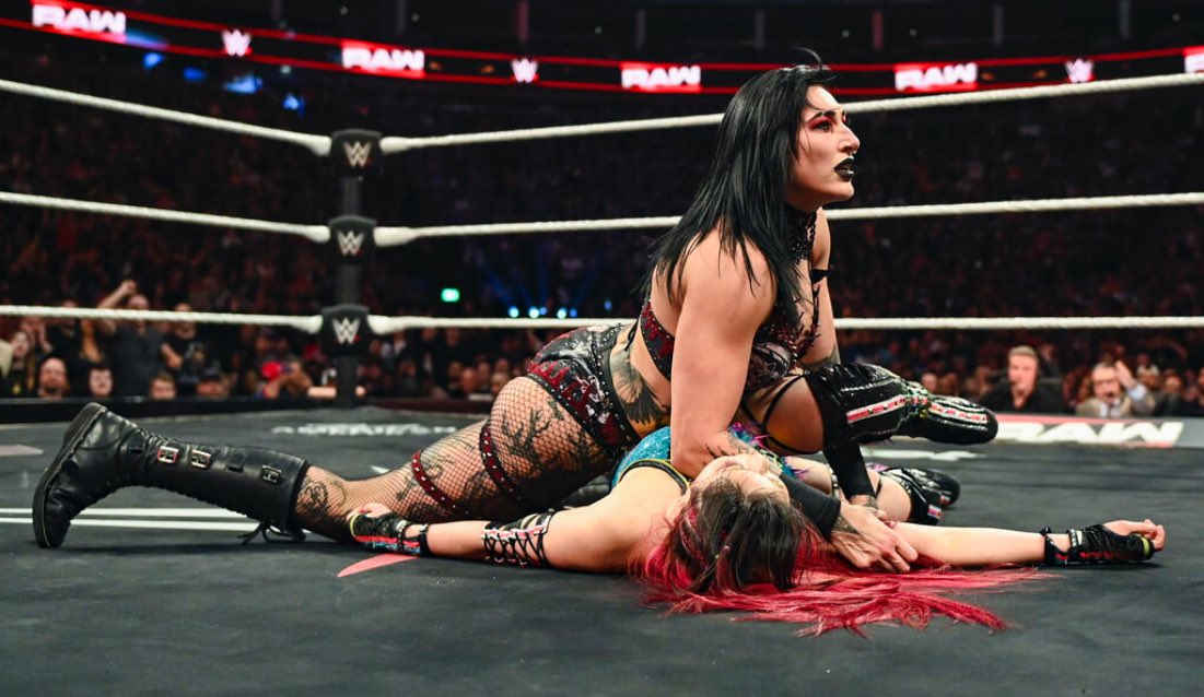 والپیپر سکسی ریا ریپلی