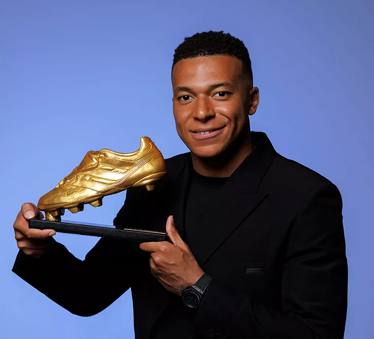 عکس کفش طلا 2025