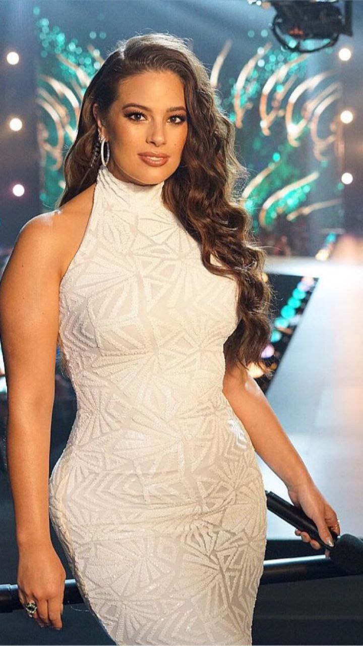 عمل زیبایی اشلی گراهام مدل پلاس سایز