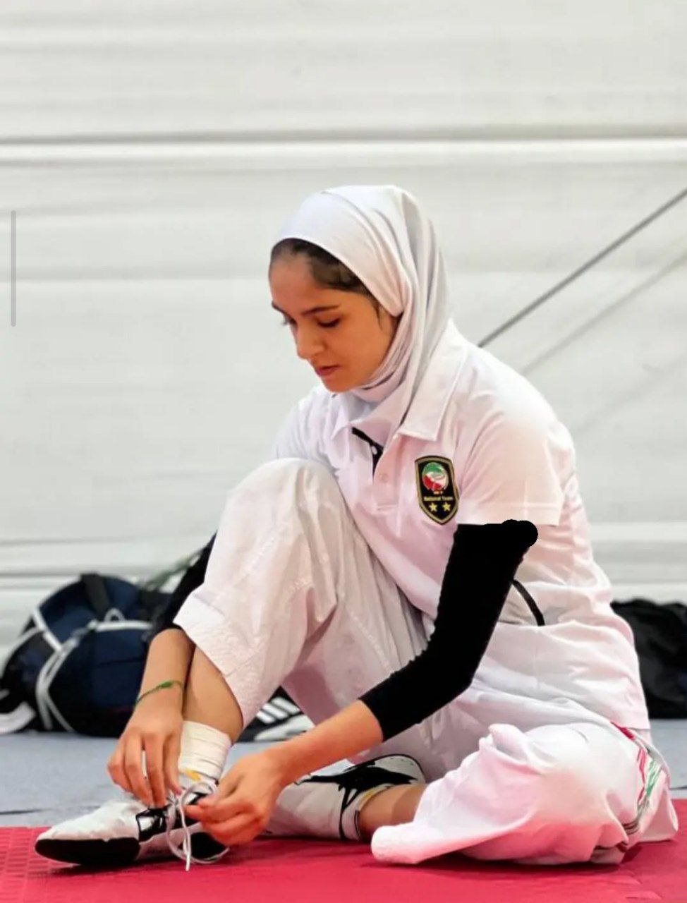 والپیپر نسترن ولی زاده