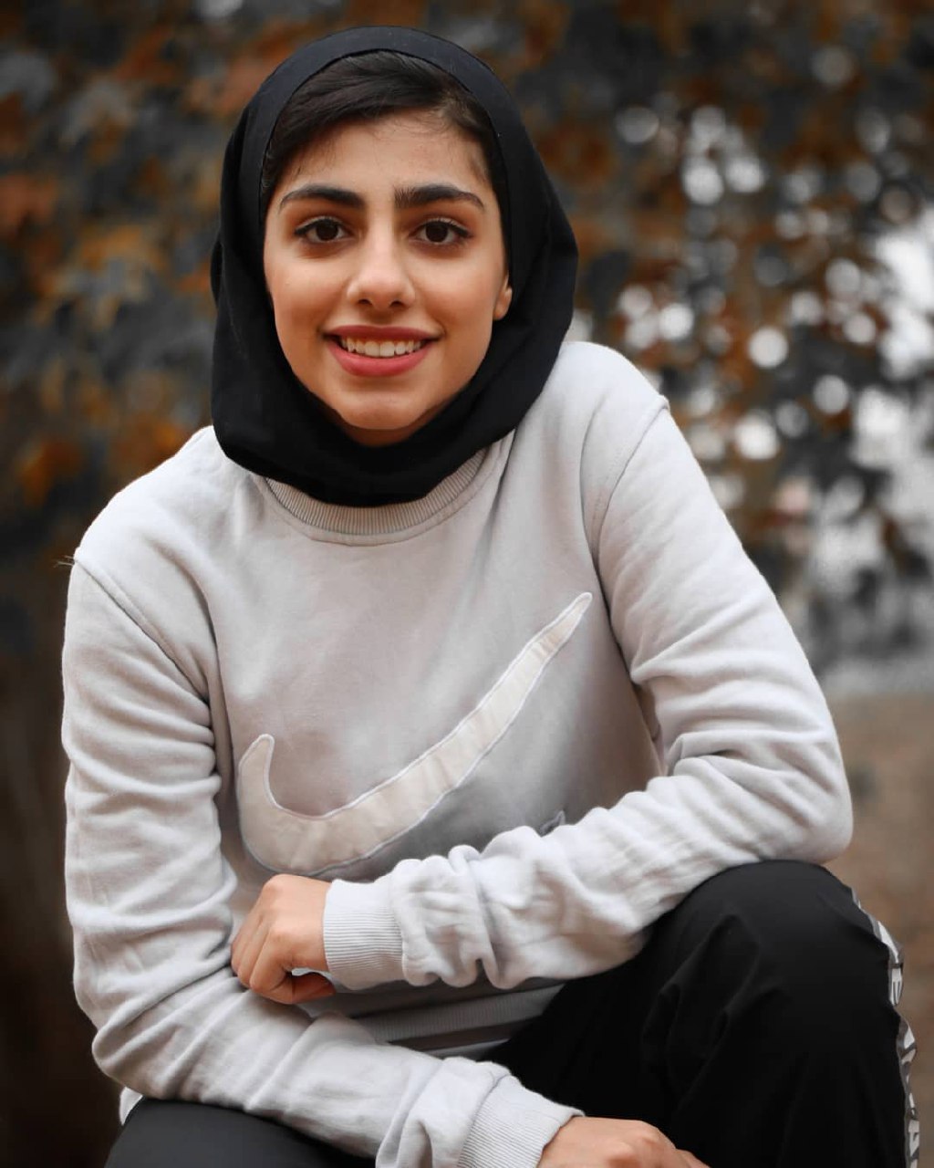 عکس پروفایل مهلا مومن زاده