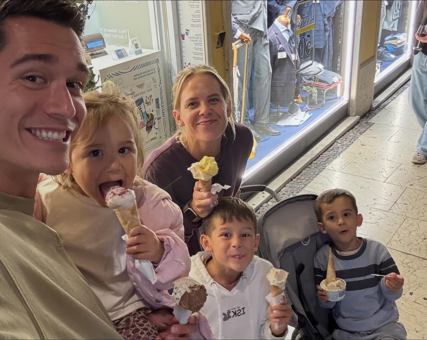 عکس خانواده میکا کریستنسن