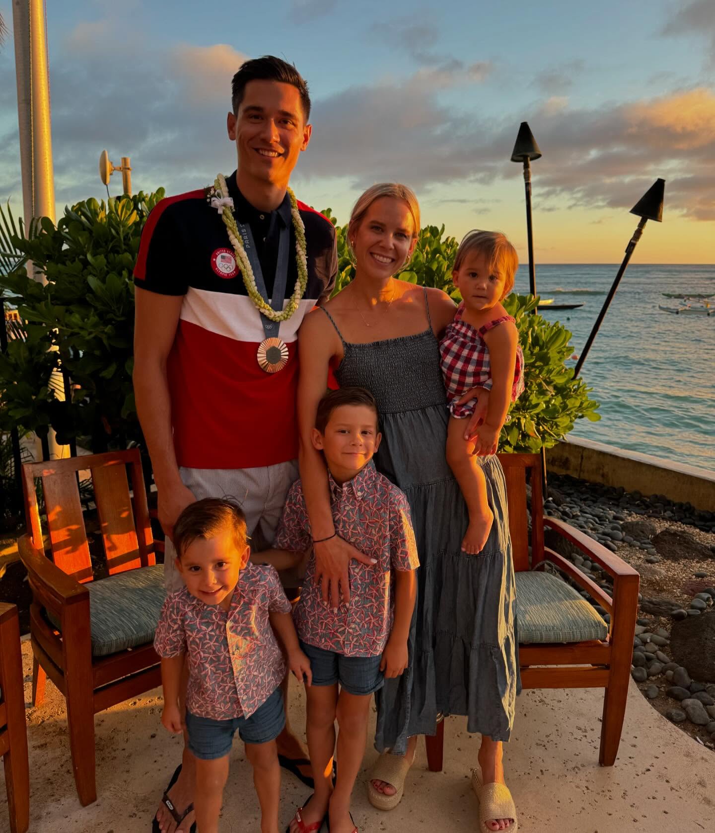 عکس میکا کریستنسون و فرزندانش