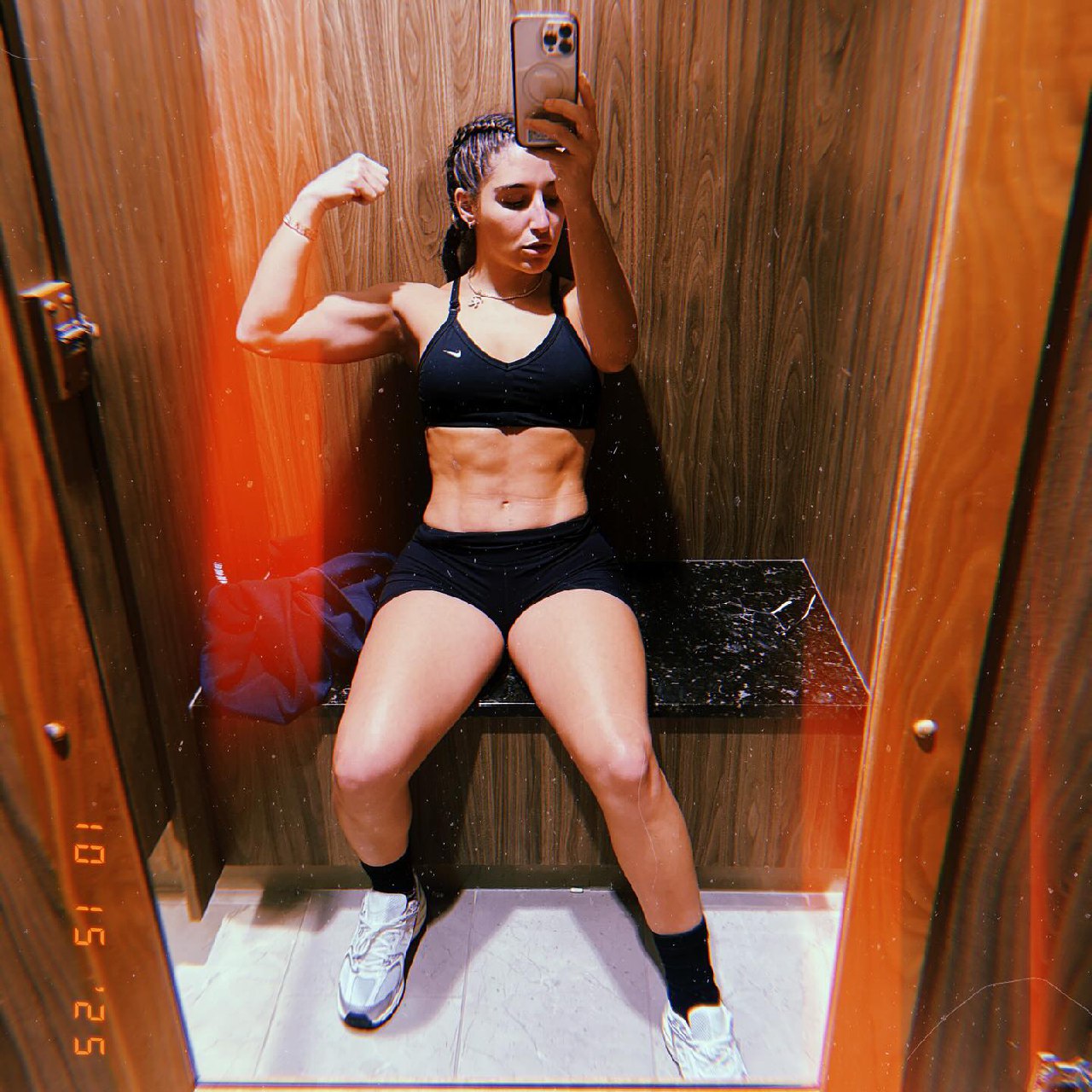 عکس سینه های آبلا دنجر