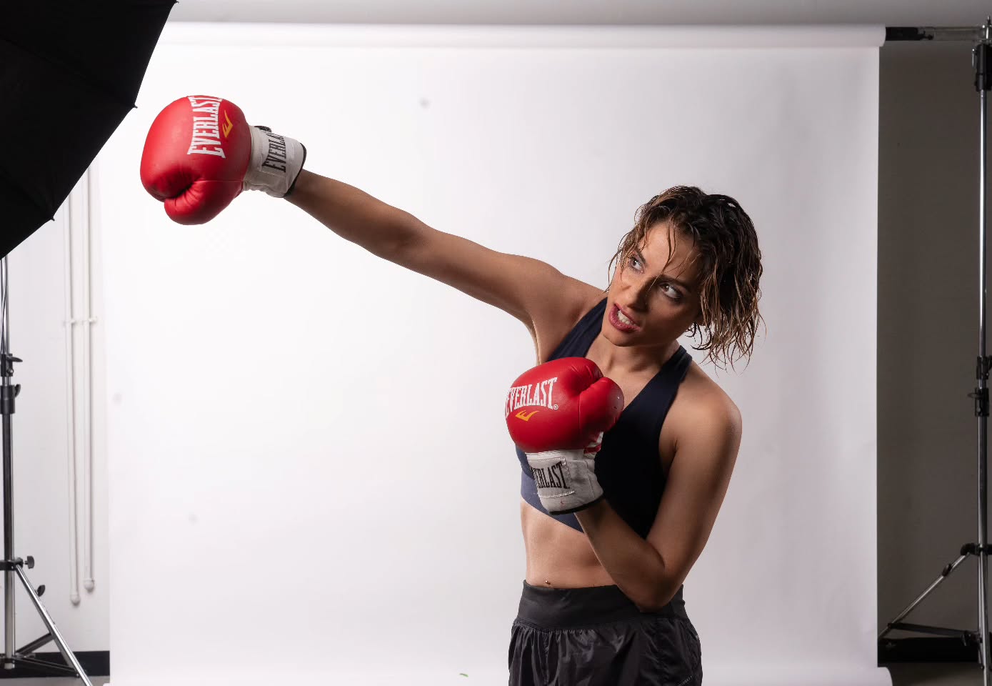 آرزو علی زلفی مجری منوتو والپیپر 