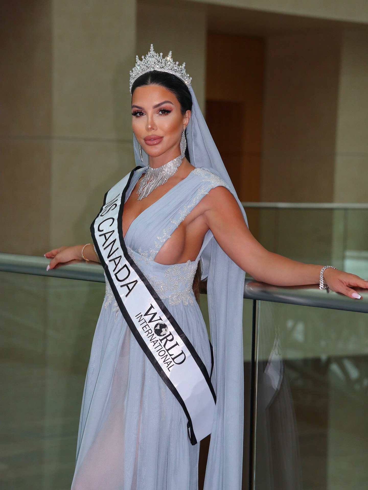 حنانه مهرگان بیوگرافی حنانه مهرگان بیوگرافی