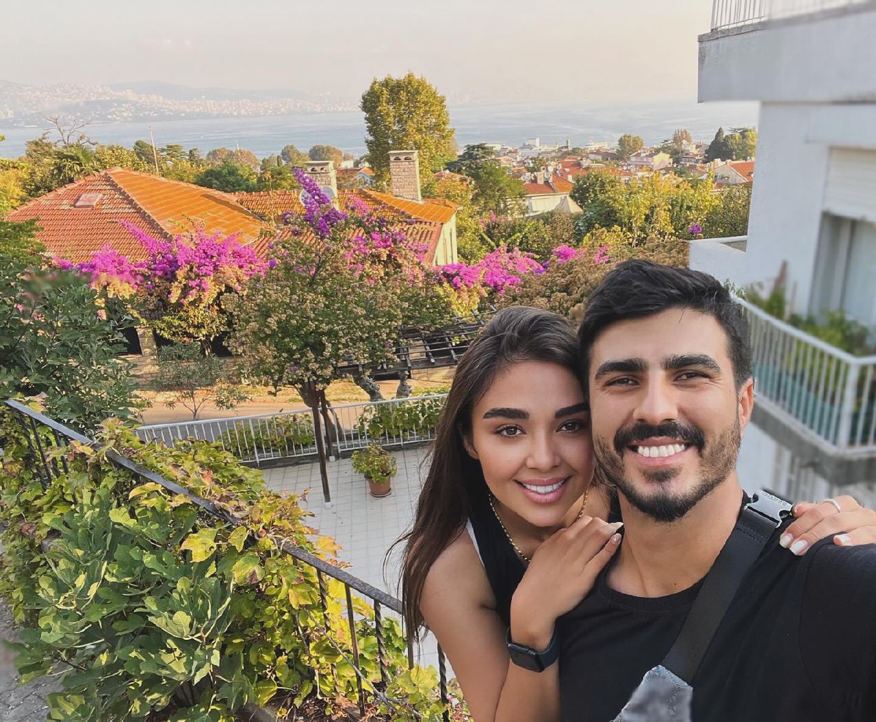 میثم صالحی و همسرش