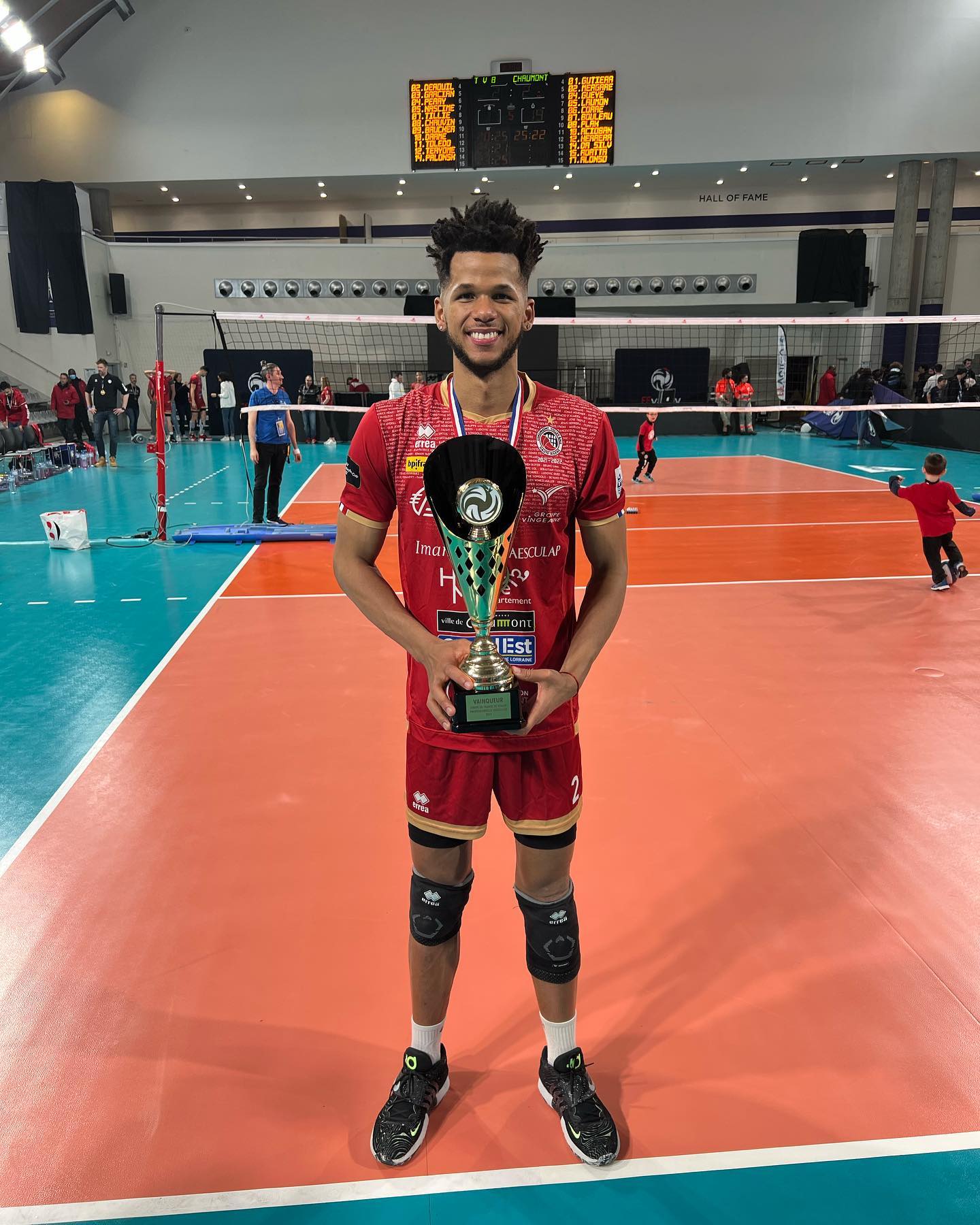 اوسنیل ملرگارخو کیست اوسنیل ملرگارخو کیست