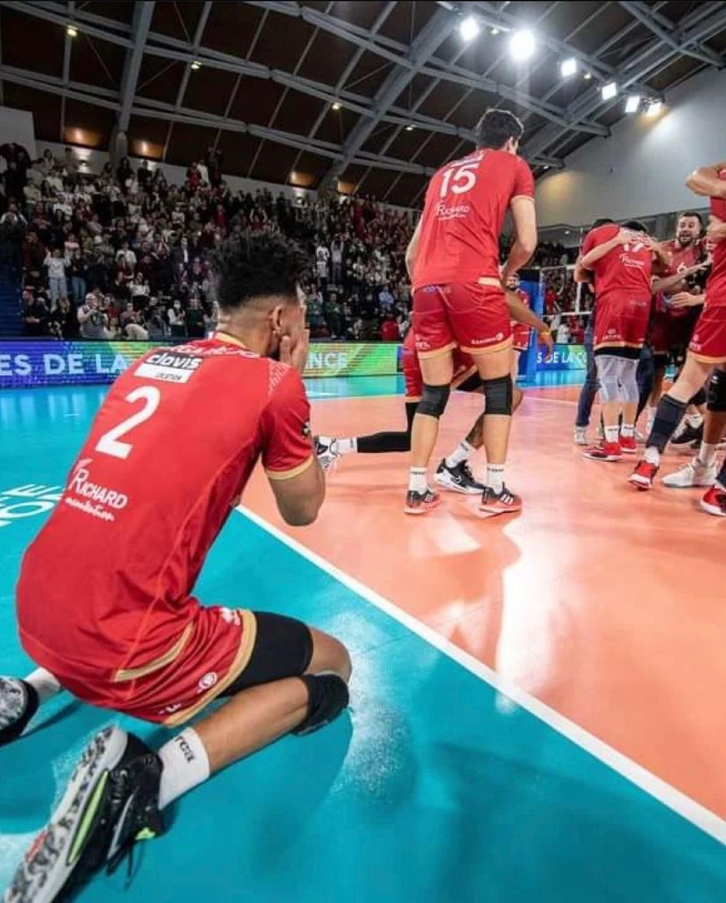 شماره پیراهن اوسنیل مرگارخو شماره پیراهن اوسنیل مرگارخو