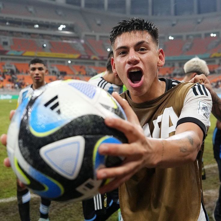 عکس کلودیو اچوری منچستر سیتی