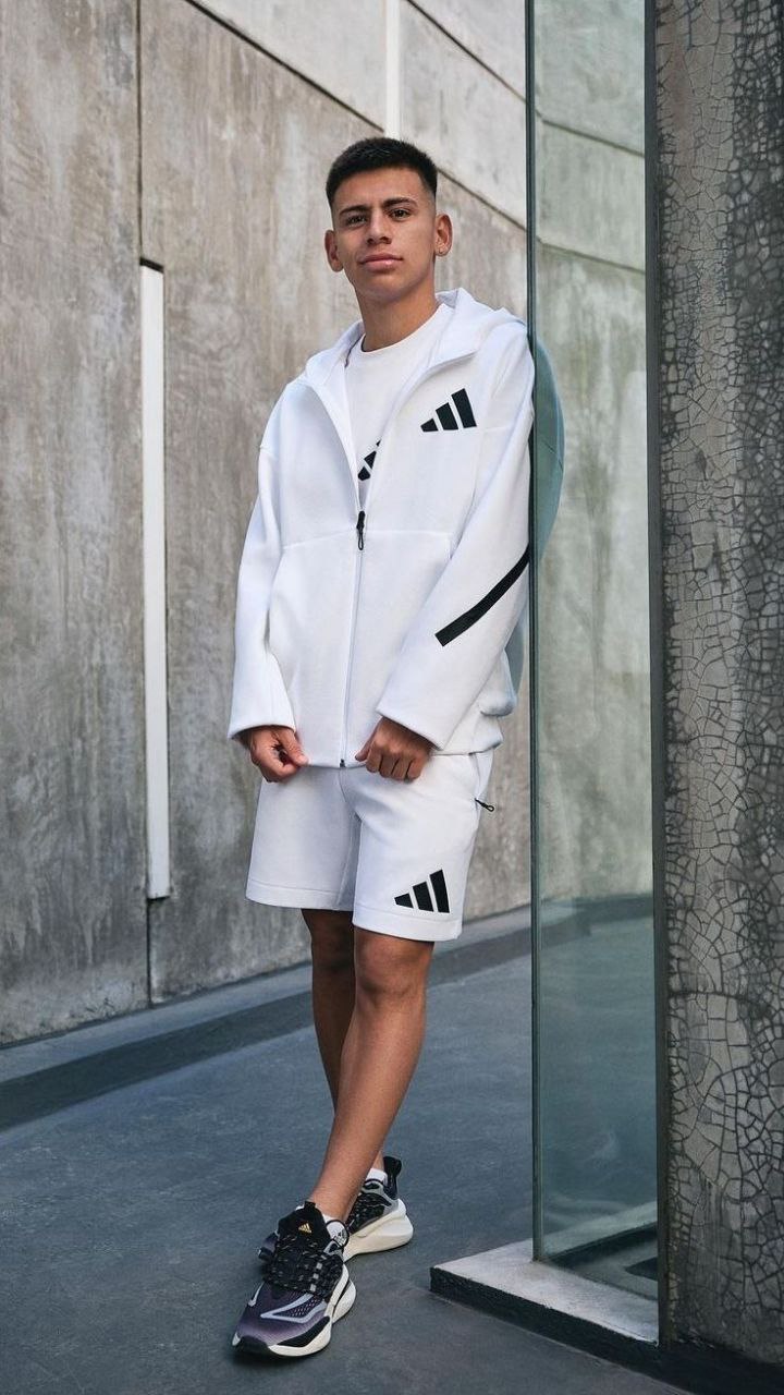 عکس شخصی کلودیو اچوری