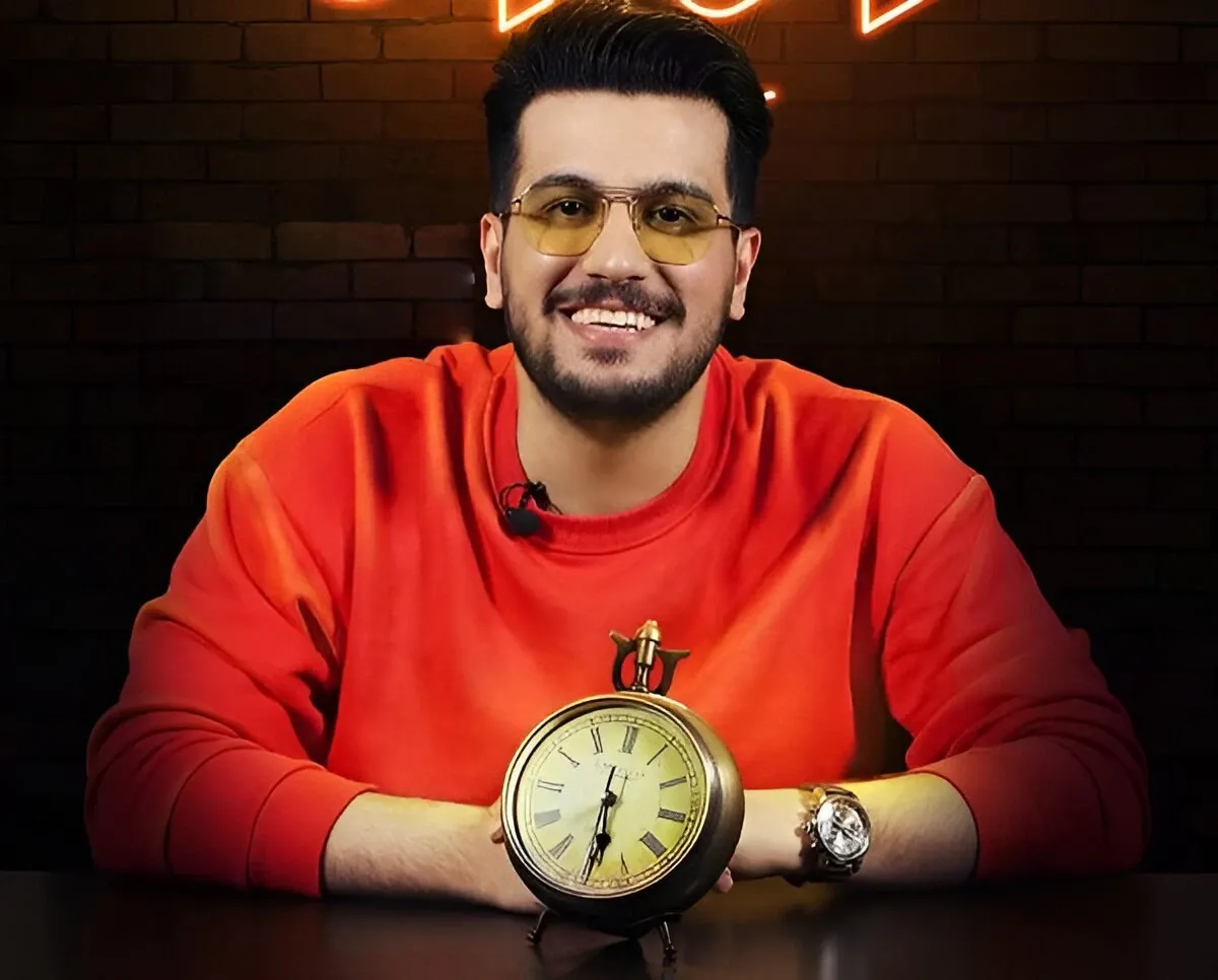 مجری برنامه بامپ مجری برنامه بامپ