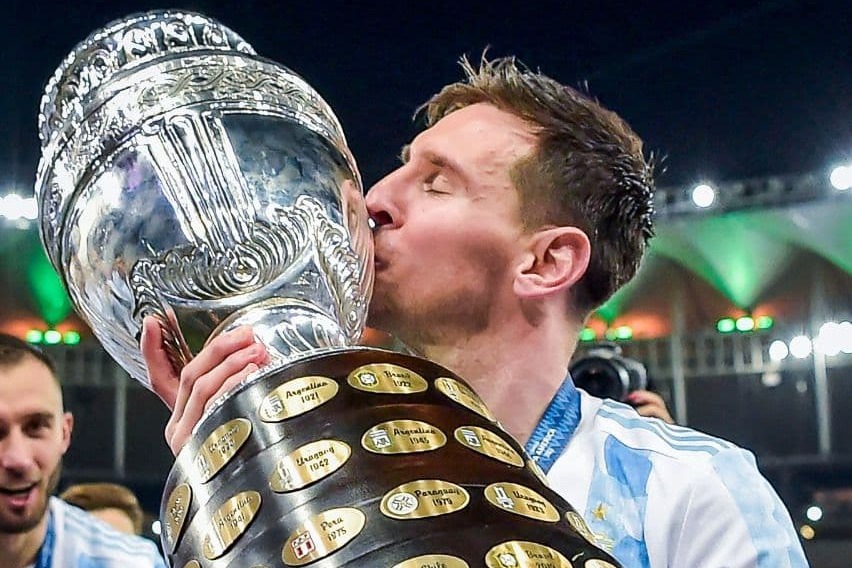 عکس مسی با کاپ کوپا آمریکا