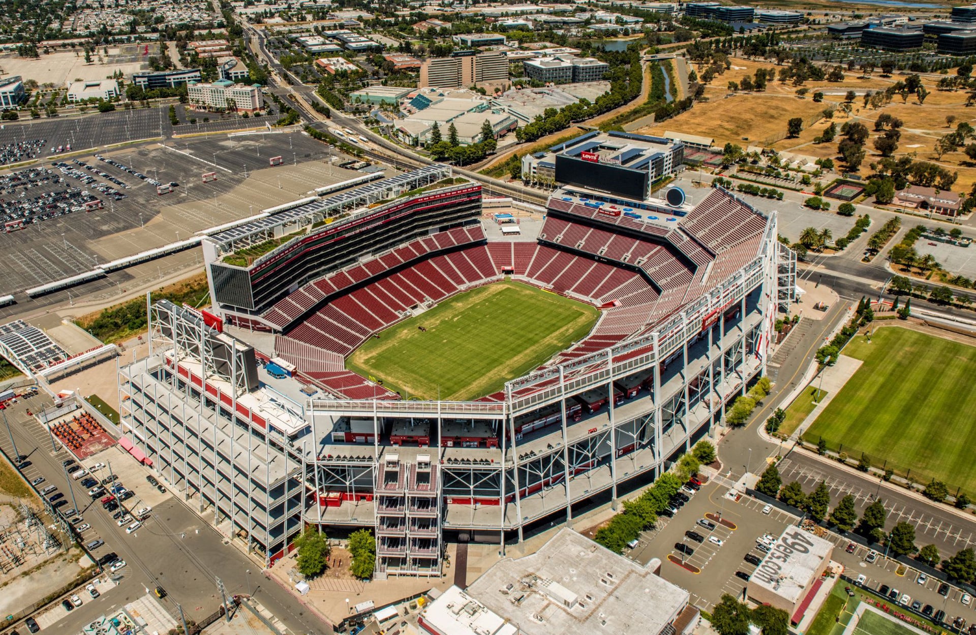 ورزشگاه لیوایز ورزشگاه لیوایز