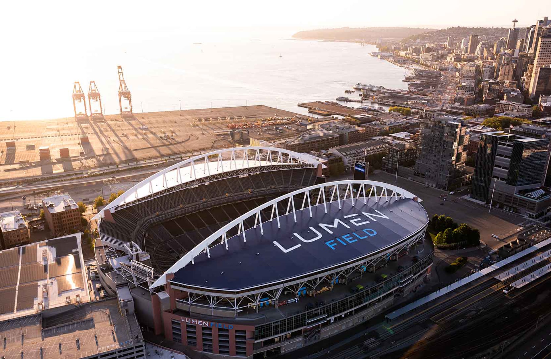 عکس ورزشگاه لومن عکس ورزشگاه لومن