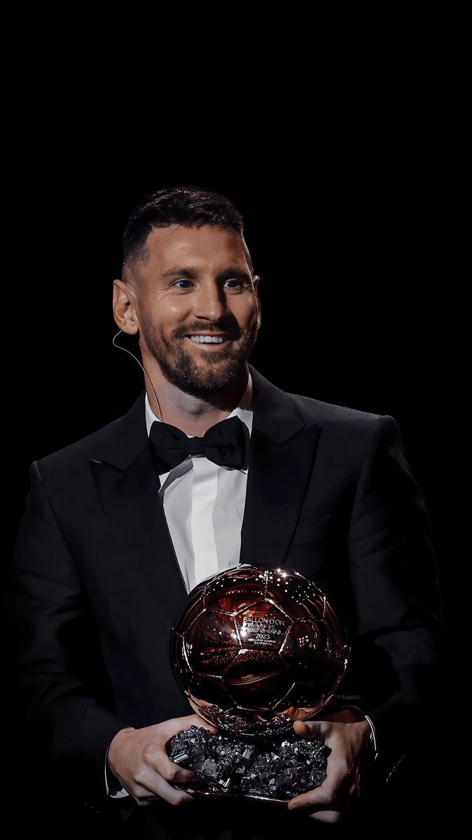 عکس مسی در لباس مشکی