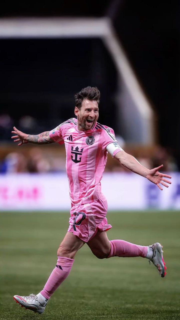 والپیپر مسی با پیراهن اینتر میامی