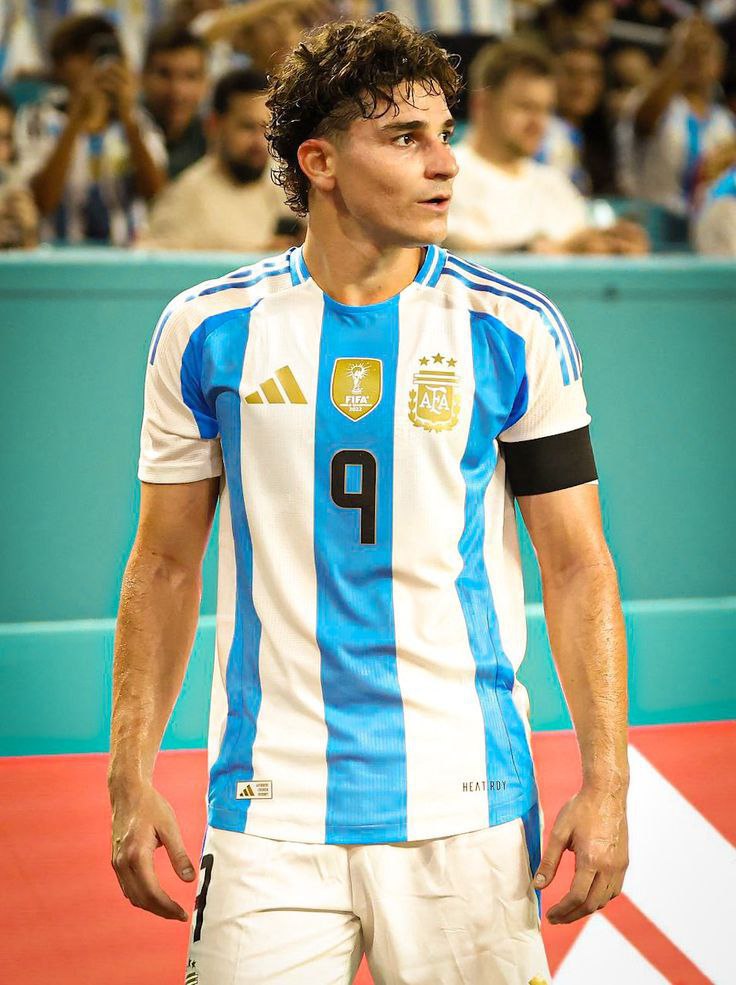 آمار جولیان آلوارز