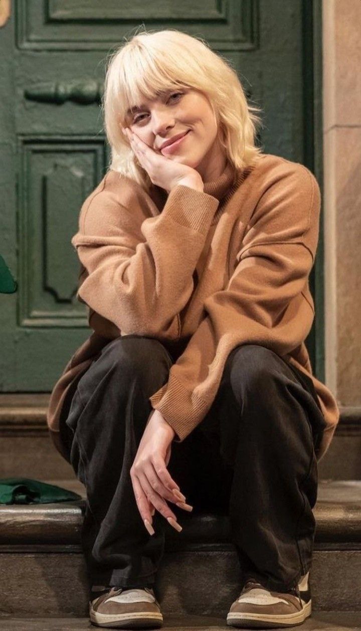 عکس های لخت بیلی آیلیش