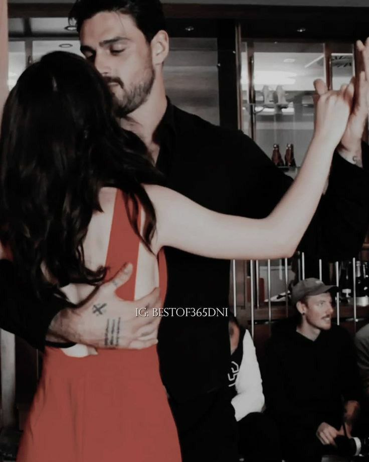 صحنه های عاشقانه فیلم ۳۶۵ روز