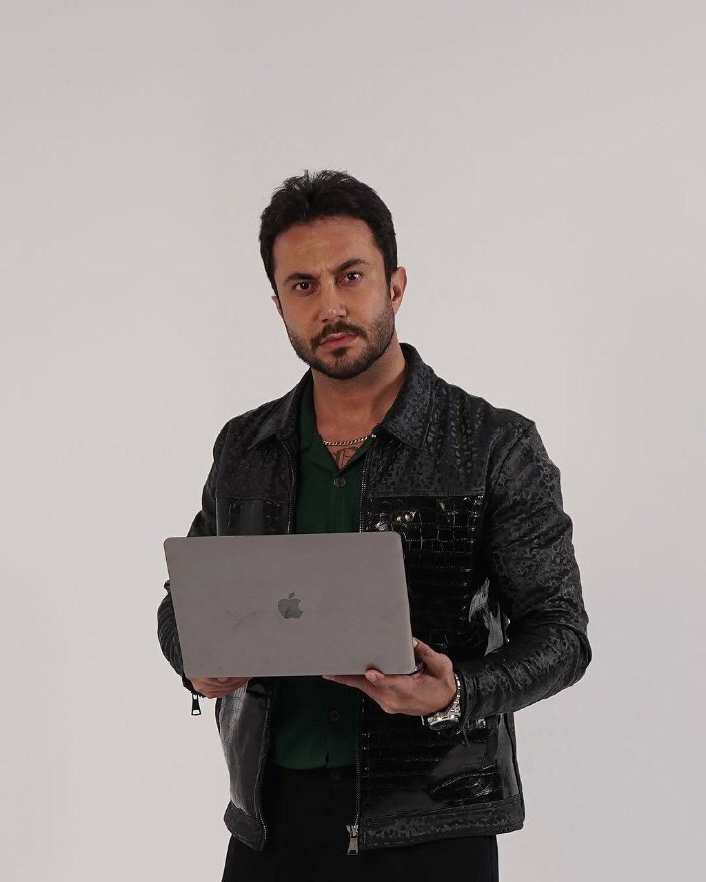 امید موذنی شغل