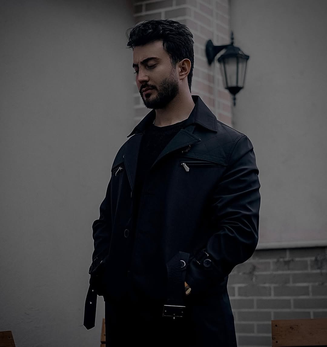 امید موذنی کیست