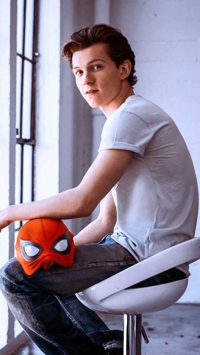 تام هالند صداپیشگی 