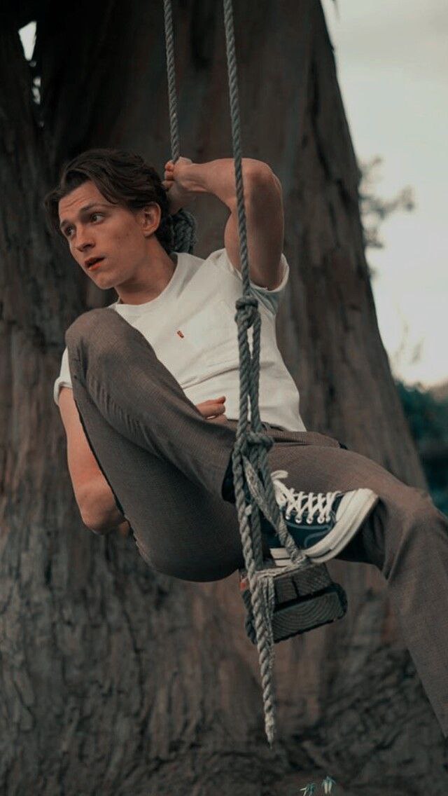 زندگینامه تام هالند