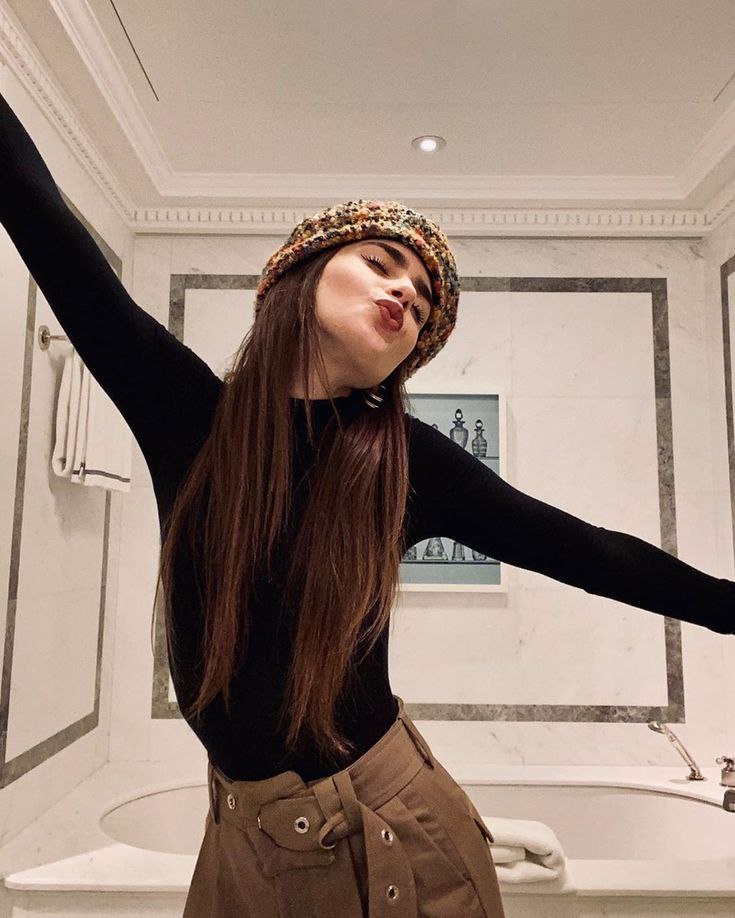 عکس لیلی کالینز