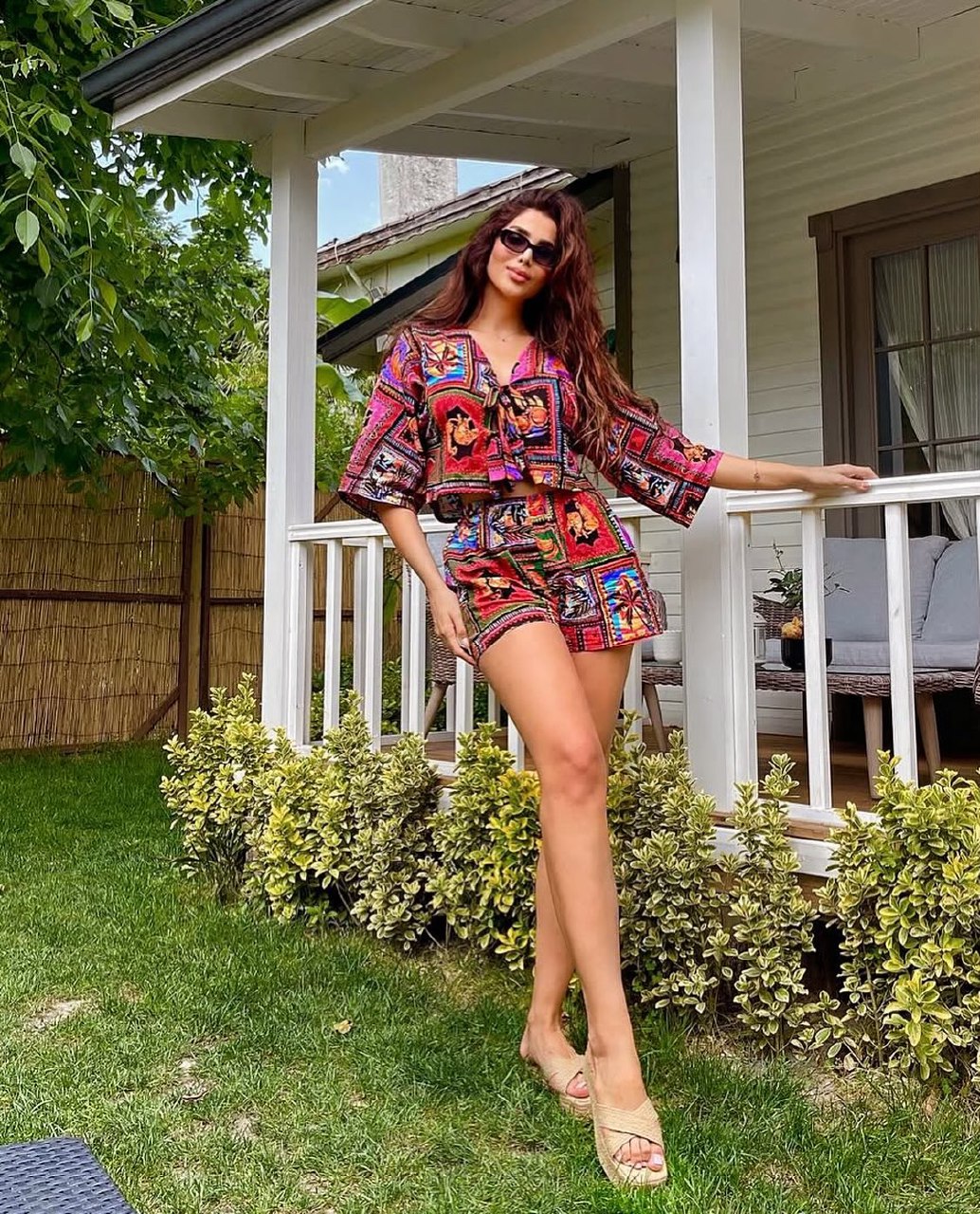 والپیپر جذاب سروناز سعادتی