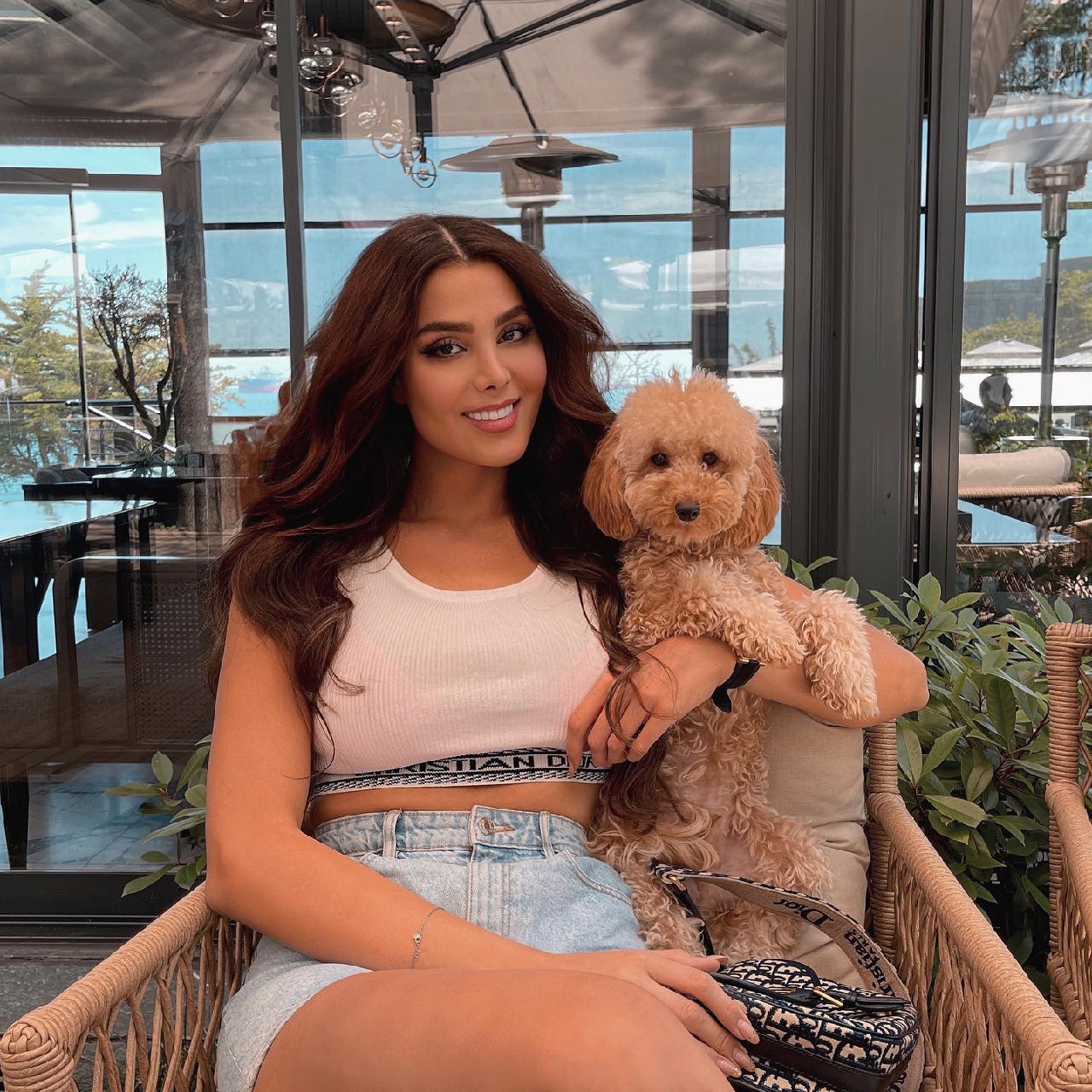 عکس سروناز سعادتی و سگش