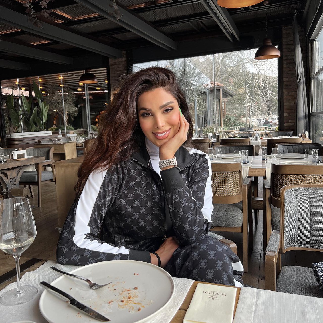 والپیپر سروناز سعادتی