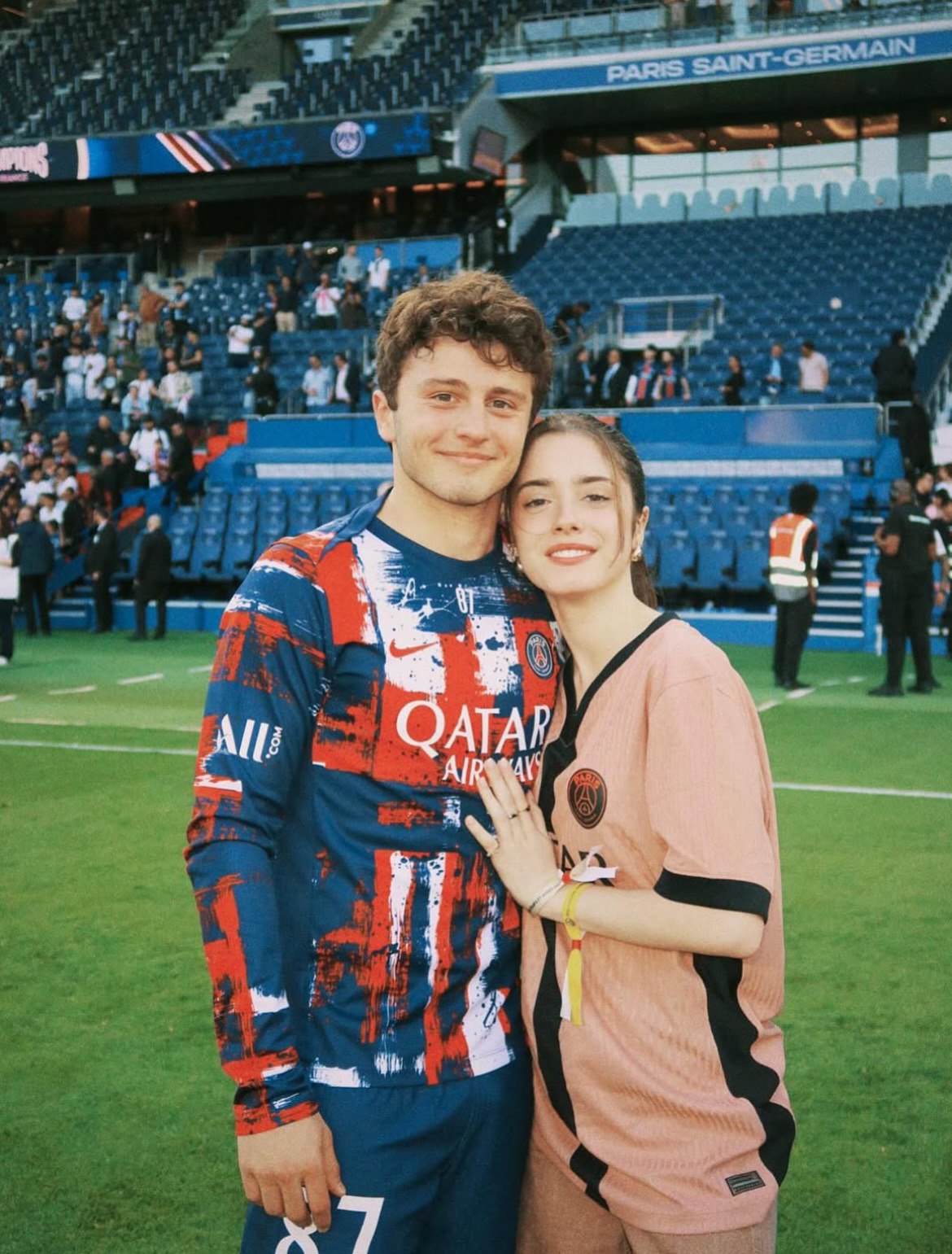 دوست دختر نوس دوست دختر نوس